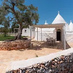 Trullo White Dream Con Piscina カロヴィーニョ