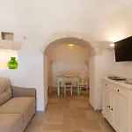 Trullo White Dream Con Piscina アパート カロヴィーニョ
