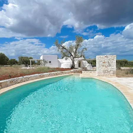 Trullo White Dream Con Piscina Carovigno