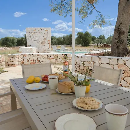 Trullo White Dream Con Piscina Carovigno