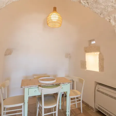 Trullo White Dream Con Piscina Carovigno