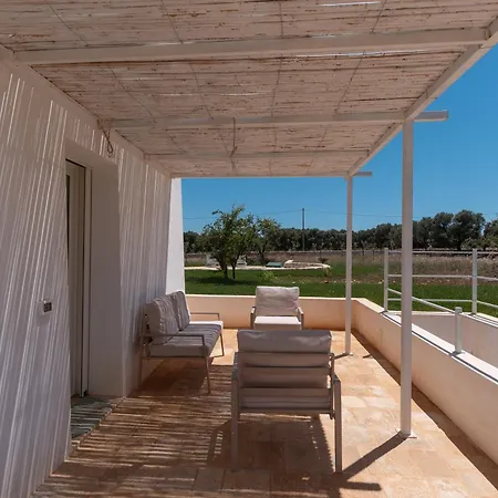 Trullo White Dream Con Piscina Carovigno