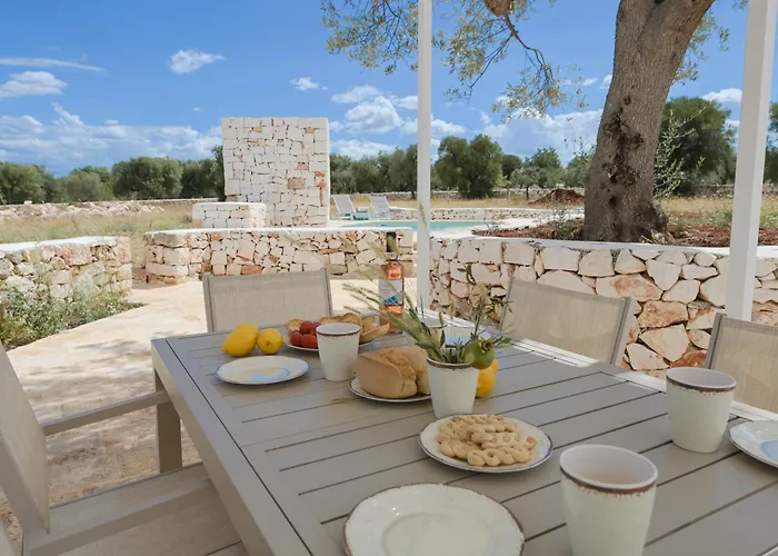 Trullo White Dream Con Piscina Carovigno